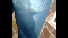 Reproduzir Molhar as calças e aproveitar cada segundo com um prazer desconhecido